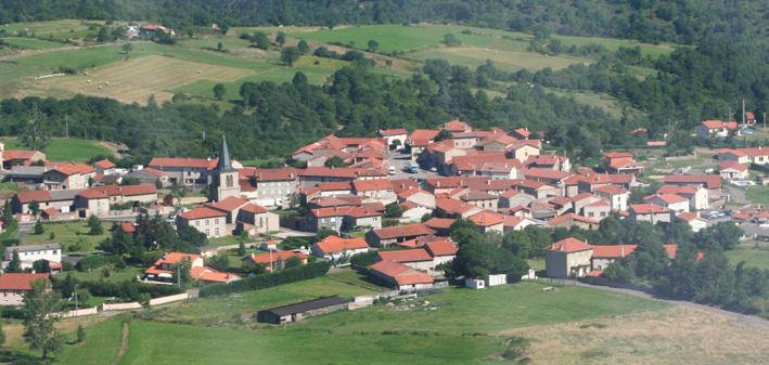 Vue aérienne du bourg de Margerie-Chantagret