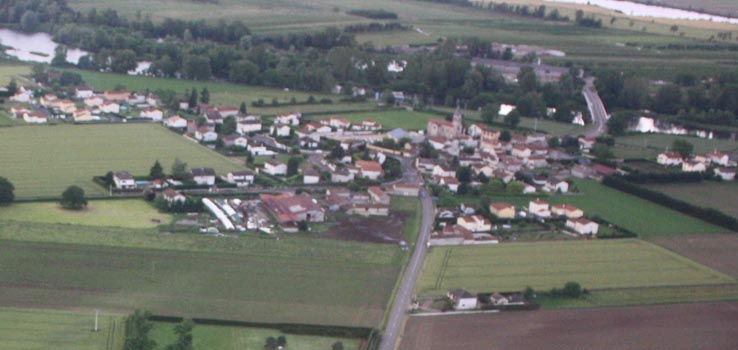 Vue aérienne du bourg de Rivas
